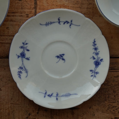 Tête-à-tête de tasses "Raymondet" en porcelaine de Limoges fleurie et dorée Raynaud