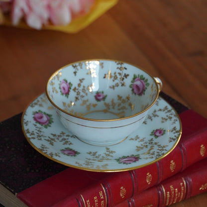 Petite tasse "Annicette" en porcelaine de Limoges fleurie et dorée