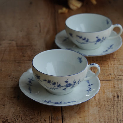 Tête-à-tête de tasses "Raymondet" en porcelaine de Limoges fleurie et dorée Raynaud