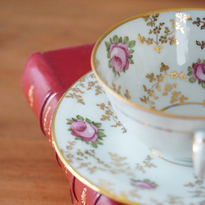 Petite tasse "Annicette" en porcelaine de Limoges fleurie et dorée