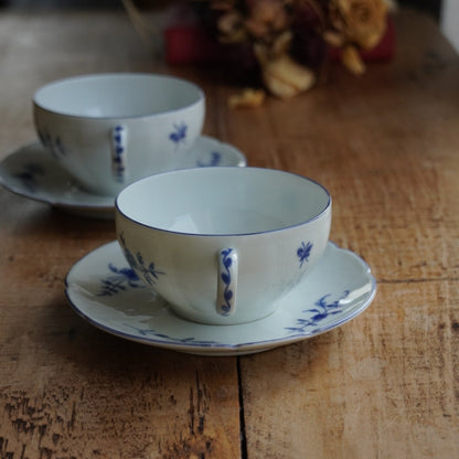 Tête-à-tête de tasses "Raymondet" en porcelaine de Limoges fleurie et dorée Raynaud