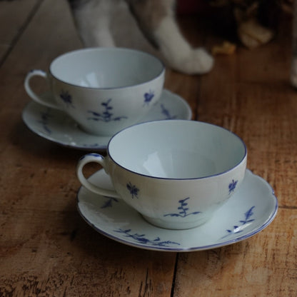 Tête-à-tête de tasses "Raymondet" en porcelaine de Limoges fleurie et dorée Raynaud