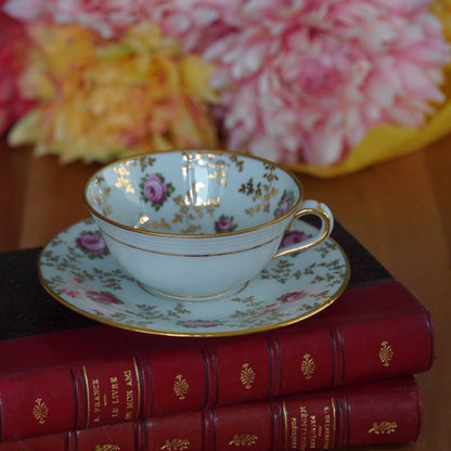 Petite tasse "Annicette" en porcelaine de Limoges fleurie et dorée