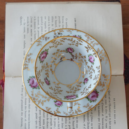 Petite tasse "Annicette" en porcelaine de Limoges fleurie et dorée