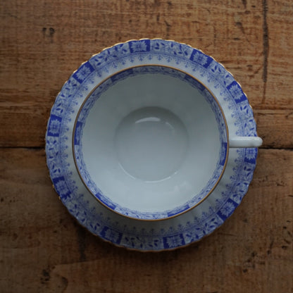 Grande tasse "Kunigunde" en porcelaine allemande aux motifs orientaux bleutés et dorés Seltmann Weiden modèle China Blau