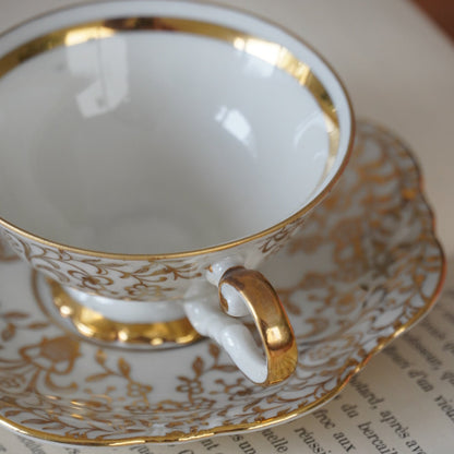 Petite tasse "Almut" en porcelaine blanche et dorée allemande Bavaria Johann Seltmann Vohenstrauß
