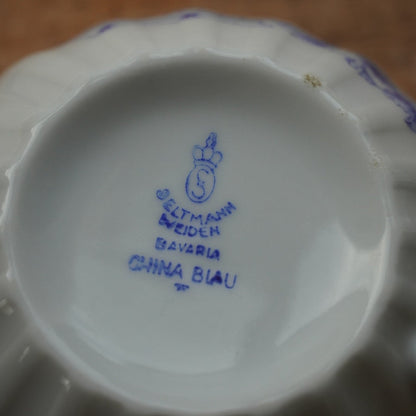 Grande tasse "Kunigunde" en porcelaine allemande aux motifs orientaux bleutés et dorés Seltmann Weiden modèle China Blau