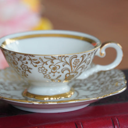 Petite tasse "Almut" en porcelaine blanche et dorée allemande Bavaria Johann Seltmann Vohenstrauß