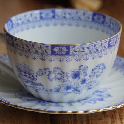 Grande tasse "Kunigunde" en porcelaine allemande aux motifs orientaux bleutés et dorés Seltmann Weiden modèle China Blau