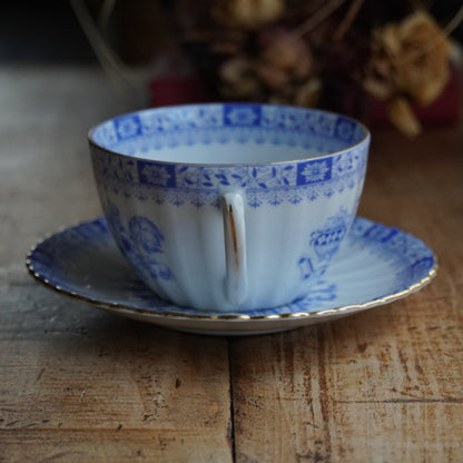 Grande tasse "Kunigunde" en porcelaine allemande aux motifs orientaux bleutés et dorés Seltmann Weiden modèle China Blau