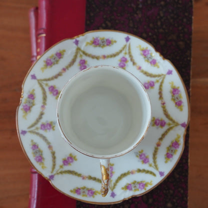 Petite tasse "Belline" en porcelaine fleurie et dorée de Limoges Plainemaison Frères début 20ème siècle (rare)