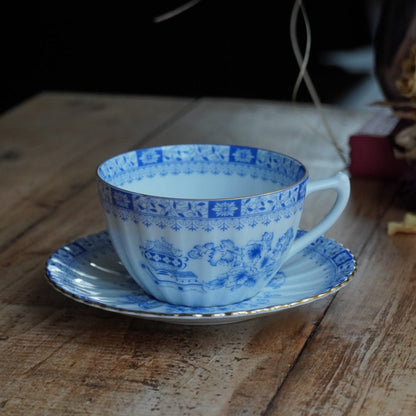 Grande tasse "Kunigunde" en porcelaine allemande aux motifs orientaux bleutés et dorés Seltmann Weiden modèle China Blau