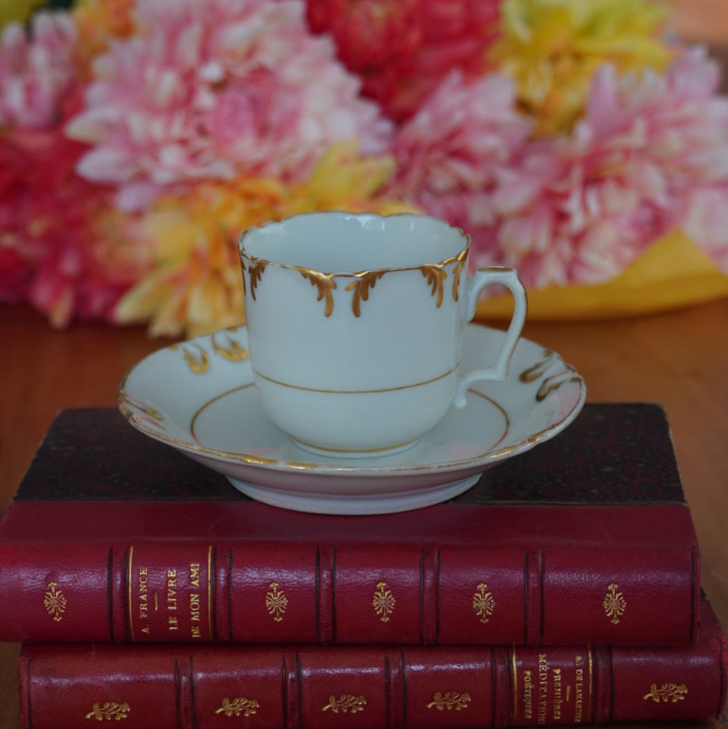 Petite tasse "Anicée" en porcelaine de Paris dorée H.Vignier Fabt 19ième siècle (rare)