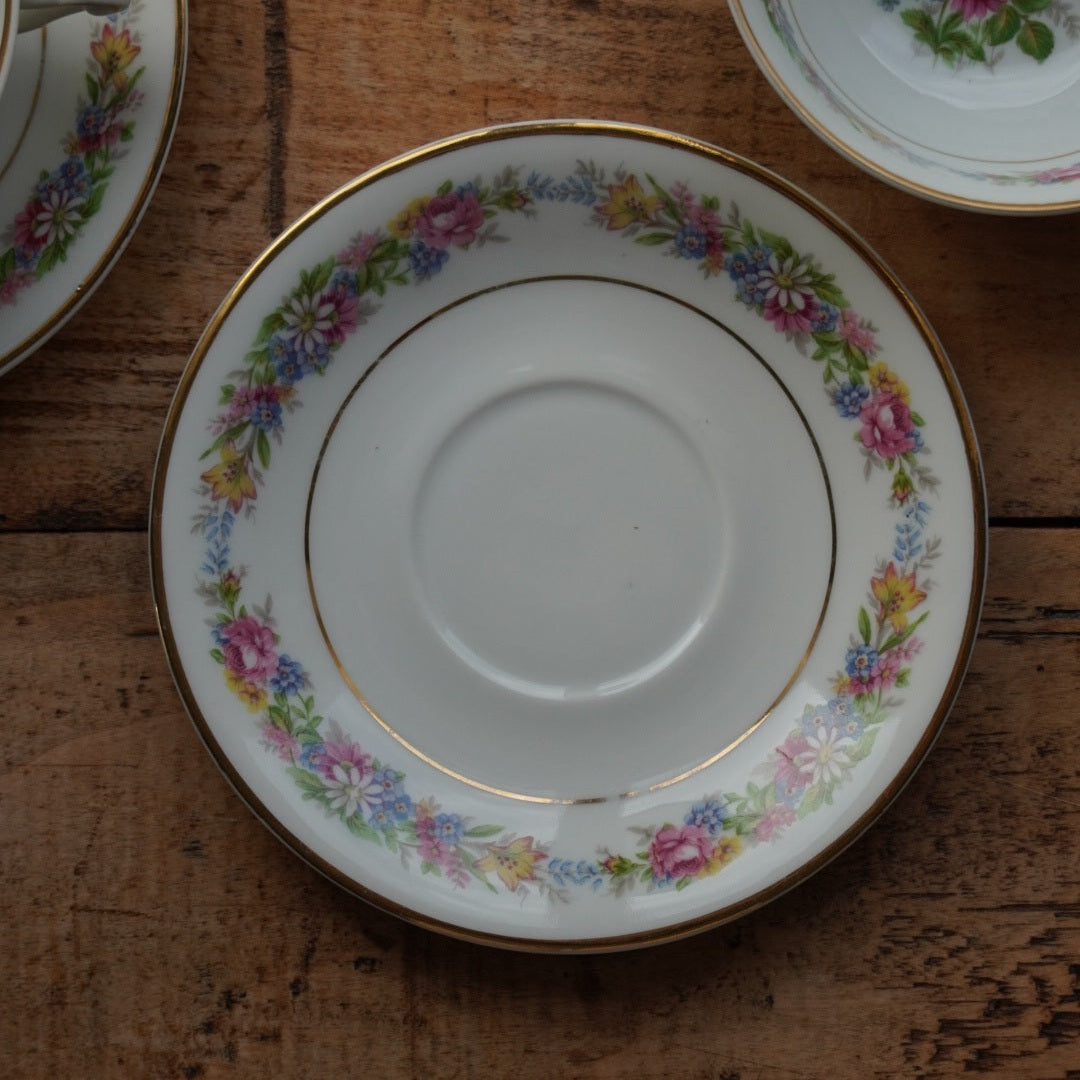 Tête-à-tête de tasses "Secondine" en porcelaine française aux motifs bleutés peints à la main à Chantilly