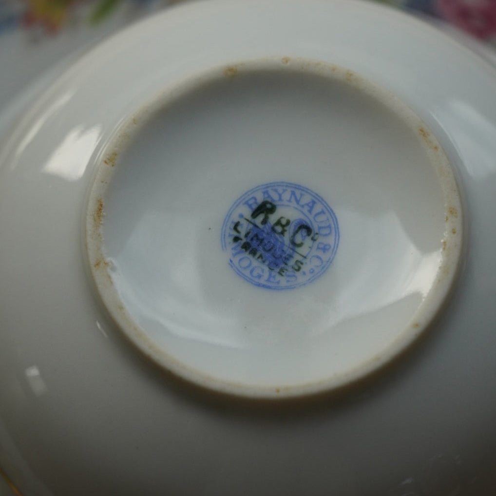 Tête-à-tête de tasses "Secondine" en porcelaine française aux motifs bleutés peints à la main à Chantilly