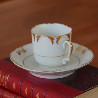 Petite tasse "Anicée" en porcelaine de Paris dorée H.Vignier Fabt 19ième siècle (rare)
