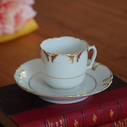 Petite tasse "Anicée" en porcelaine de Paris dorée H.Vignier Fabt 19ième siècle (rare)