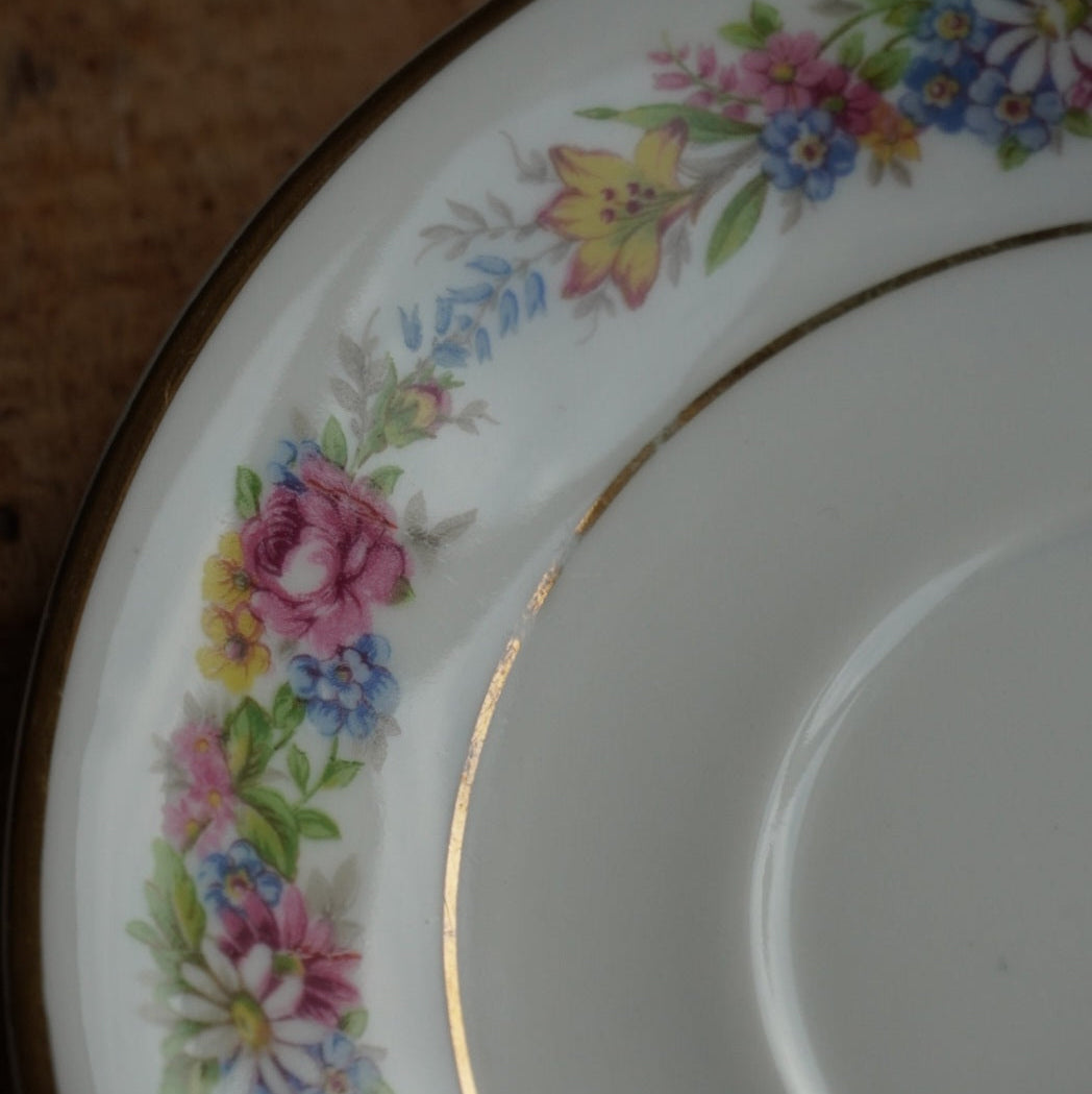 Tête-à-tête de tasses "Secondine" en porcelaine française aux motifs bleutés peints à la main à Chantilly