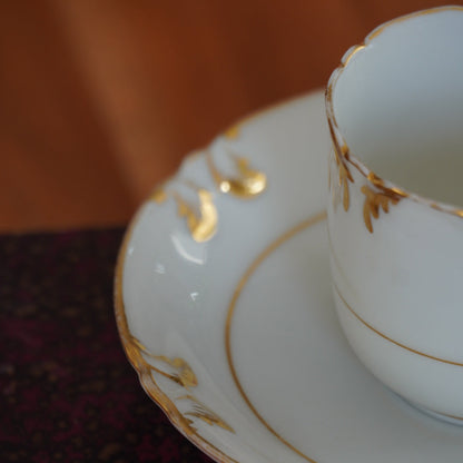 Petite tasse "Anicée" en porcelaine de Paris dorée H.Vignier Fabt 19ième siècle (rare)