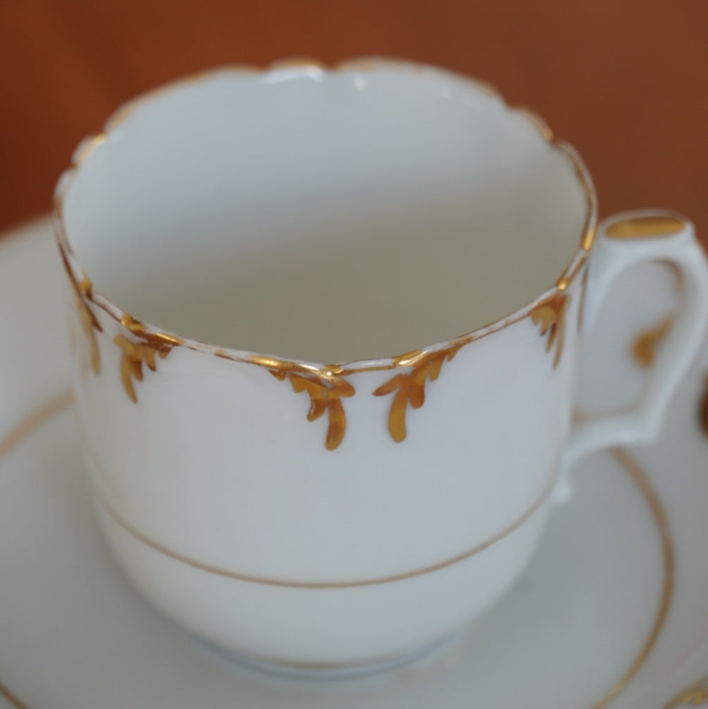 Petite tasse "Anicée" en porcelaine de Paris dorée H.Vignier Fabt 19ième siècle (rare)
