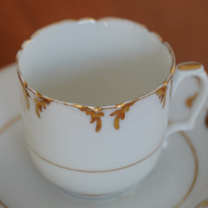 Petite tasse "Anicée" en porcelaine de Paris dorée H.Vignier Fabt 19ième siècle (rare)
