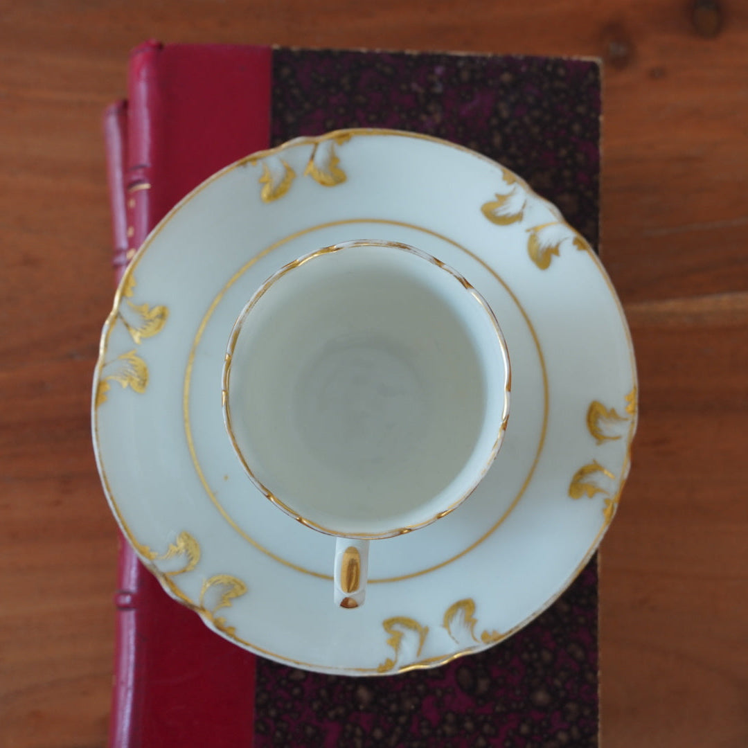 Petite tasse "Anicée" en porcelaine de Paris dorée H.Vignier Fabt 19ième siècle (rare)
