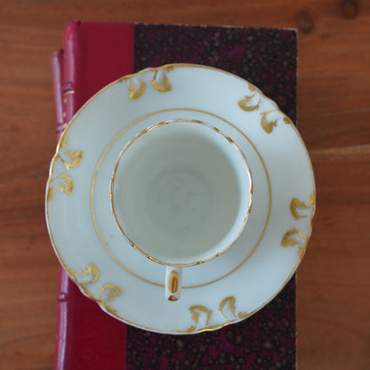 Petite tasse "Anicée" en porcelaine de Paris dorée H.Vignier Fabt 19ième siècle (rare)