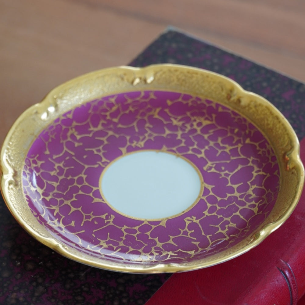 Tête-à-tête de petites tasses "Tilda" en porcelaine allemande écaillée rose foncée et dorée Jlmeneau Graff Von Henneberg