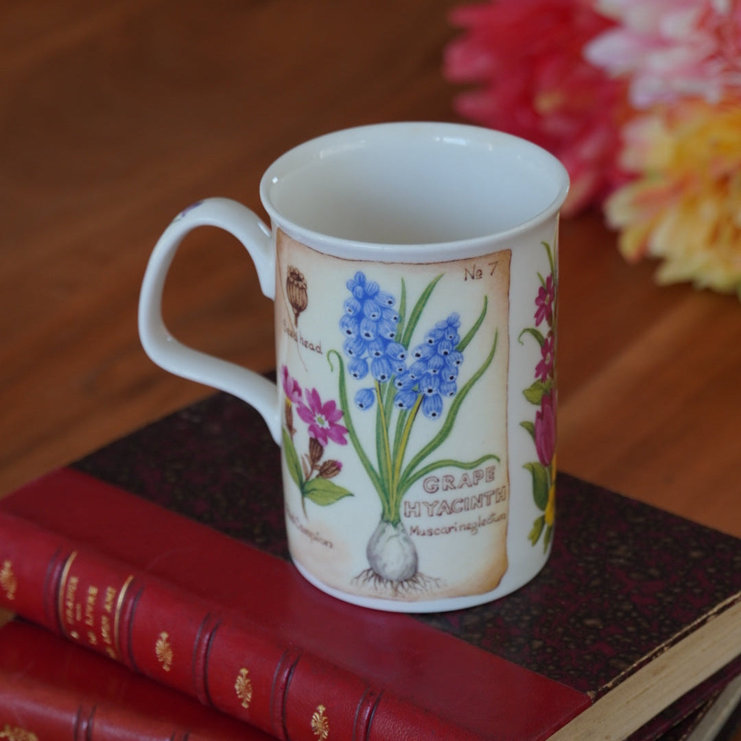 Mug "Lucy" en porcelaine anglaise fleurie Roy Kirkham modèle Flora Botanica