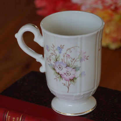 Mug "Enid" en porcelaine anglaise fleurie et dorée John Laurence