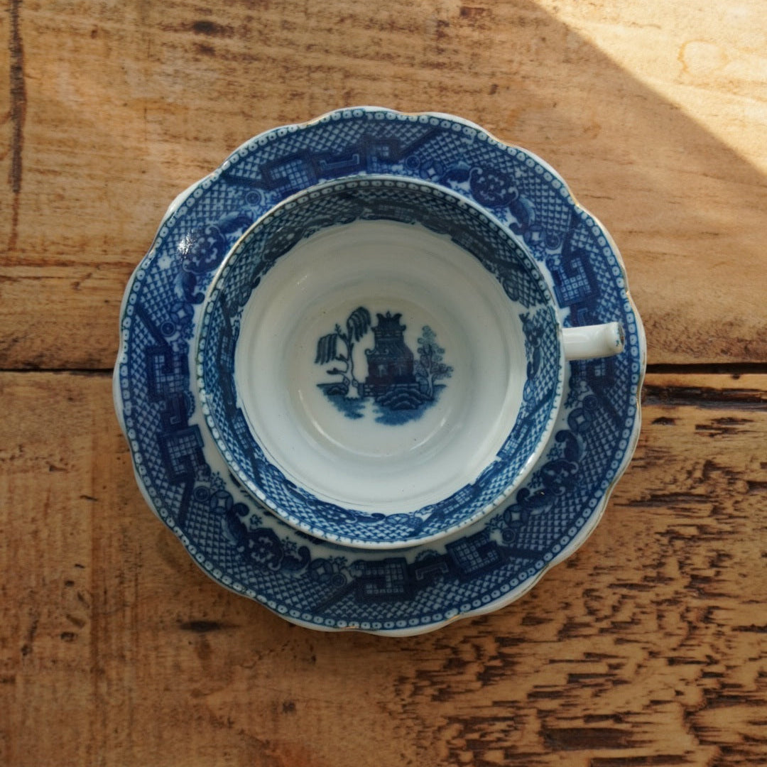 Service à thé "Robin" en porcelaine anglaise aux motifs bleutés et dorées