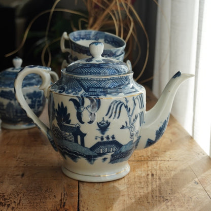 Service à thé "Robin" en porcelaine anglaise aux motifs bleutés et dorées