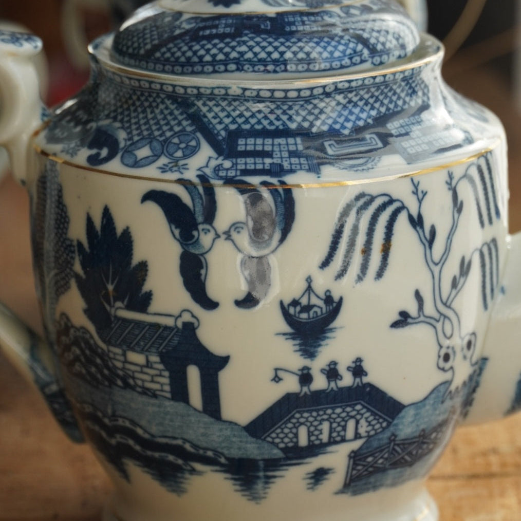 Service à thé "Robin" en porcelaine anglaise aux motifs bleutés et dorées