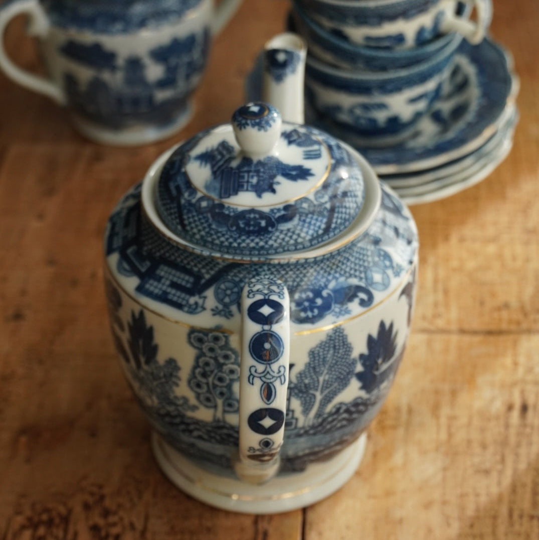 Service à thé "Robin" en porcelaine anglaise aux motifs bleutés et dorées