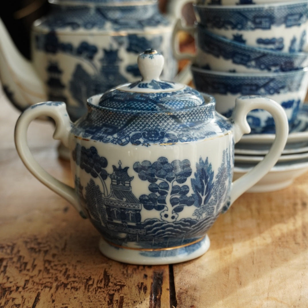 Service à thé "Robin" en porcelaine anglaise aux motifs bleutés et dorées
