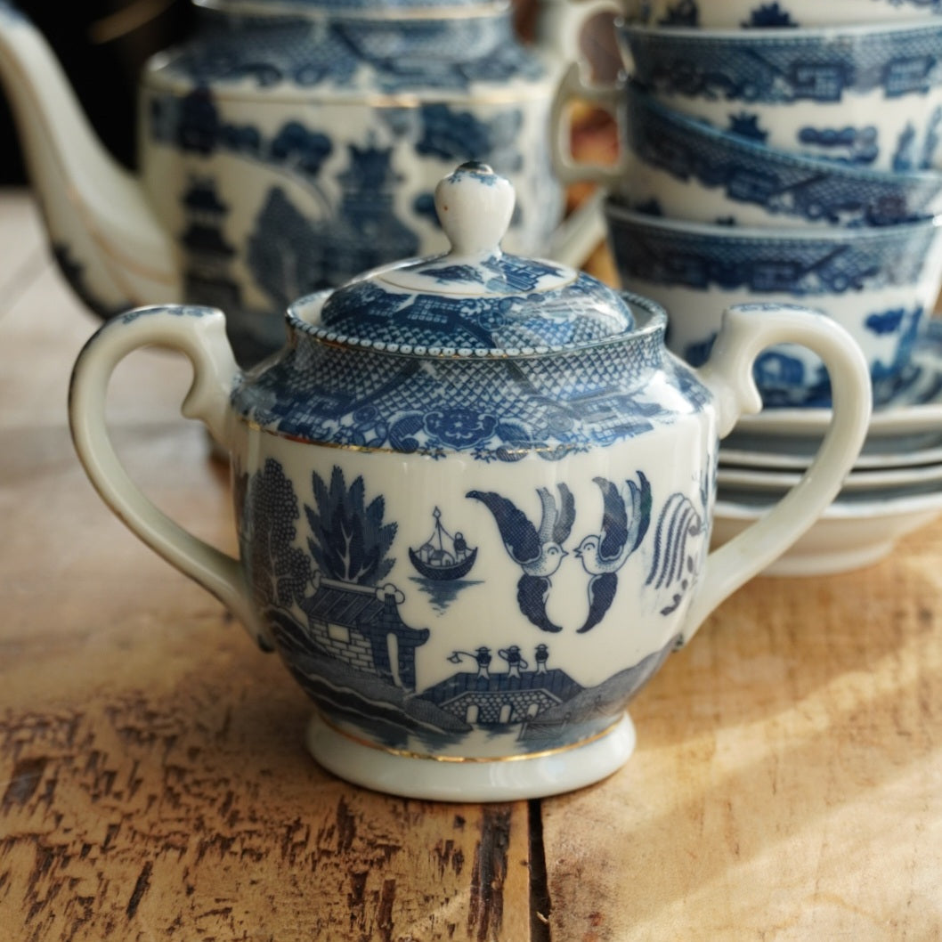 Service à thé "Robin" en porcelaine anglaise aux motifs bleutés et dorées
