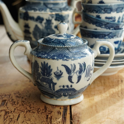 Service à thé "Robin" en porcelaine anglaise aux motifs bleutés et dorées