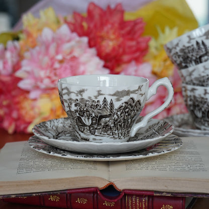Tasses "Harriet" avec assiettes à gâteau en céramique anglaise paysages marron Ironstone Royal Mail (lot de 4)