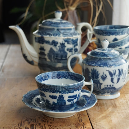 Service à thé "Robin" en porcelaine anglaise aux motifs bleutés et dorées