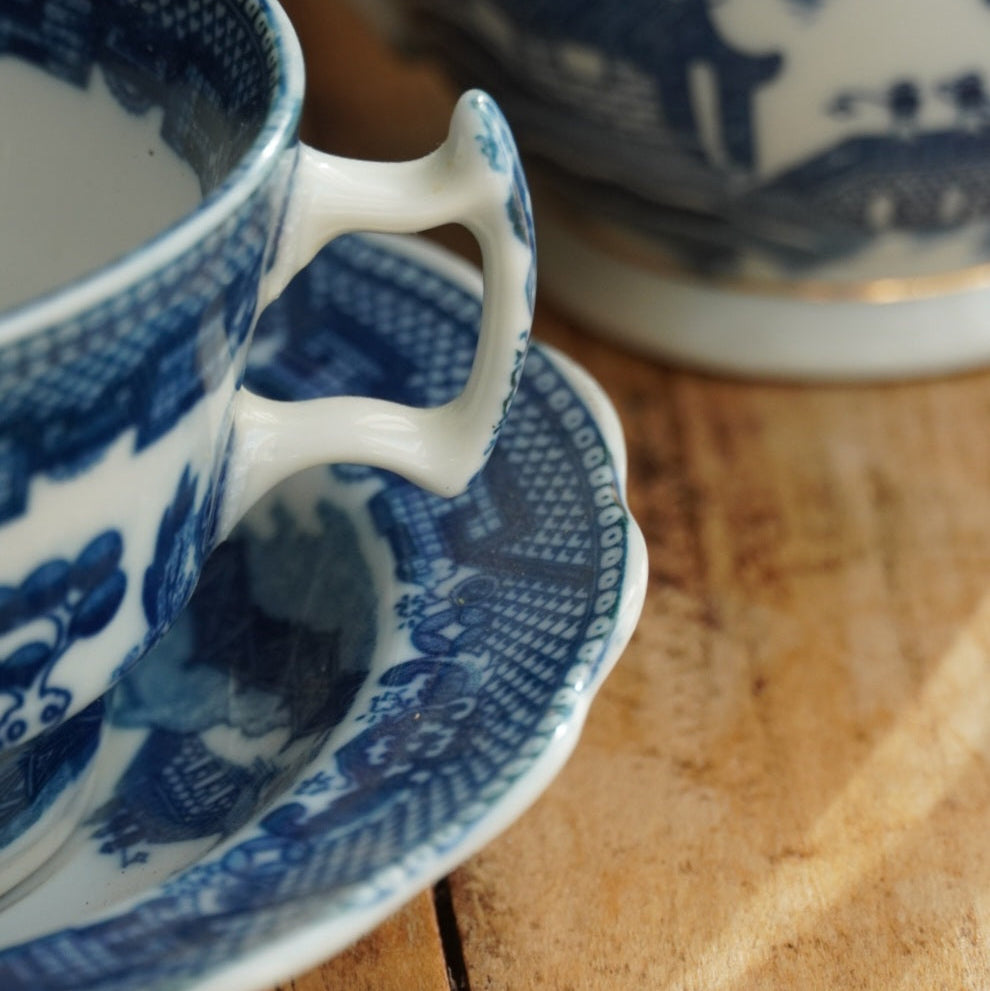 Service à thé "Robin" en porcelaine anglaise aux motifs bleutés et dorées