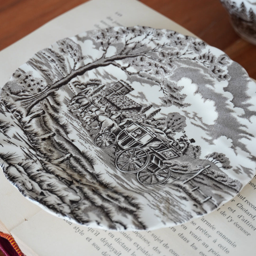 Tasses "Harriet" avec assiettes à gâteau en céramique anglaise paysages marron Ironstone Royal Mail (lot de 4)