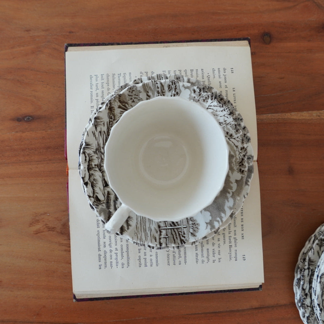 Tasses "Harriet" avec assiettes à gâteau en céramique anglaise paysages marron Ironstone Royal Mail (lot de 4)