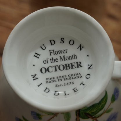 Théière solitaire "October" en porcelaine anglaise fleurie et dorée du mois d'Octobre Hudson Middleton collection Flowers of the Month