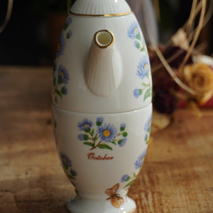 Théière solitaire "October" en porcelaine anglaise fleurie et dorée du mois d'Octobre Hudson Middleton collection Flowers of the Month