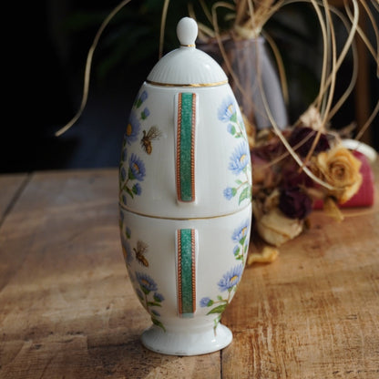 Théière solitaire "October" en porcelaine anglaise fleurie et dorée du mois d'Octobre Hudson Middleton collection Flowers of the Month