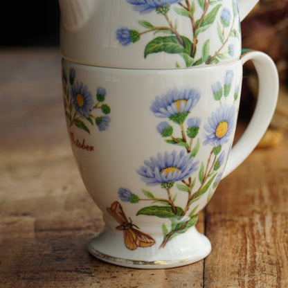 Théière solitaire "October" en porcelaine anglaise fleurie et dorée du mois d'Octobre Hudson Middleton collection Flowers of the Month