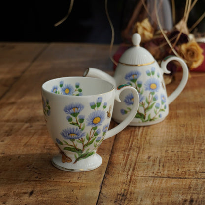 Théière solitaire "October" en porcelaine anglaise fleurie et dorée du mois d'Octobre Hudson Middleton collection Flowers of the Month