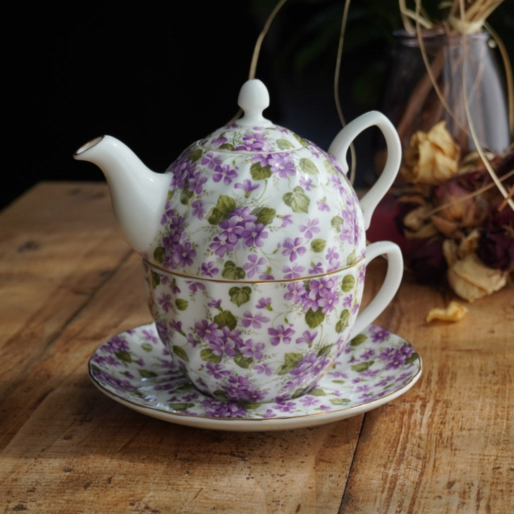 Théière solitaire "Alby" en porcelaine anglaise torsadée, fleurie et dorée Windsor