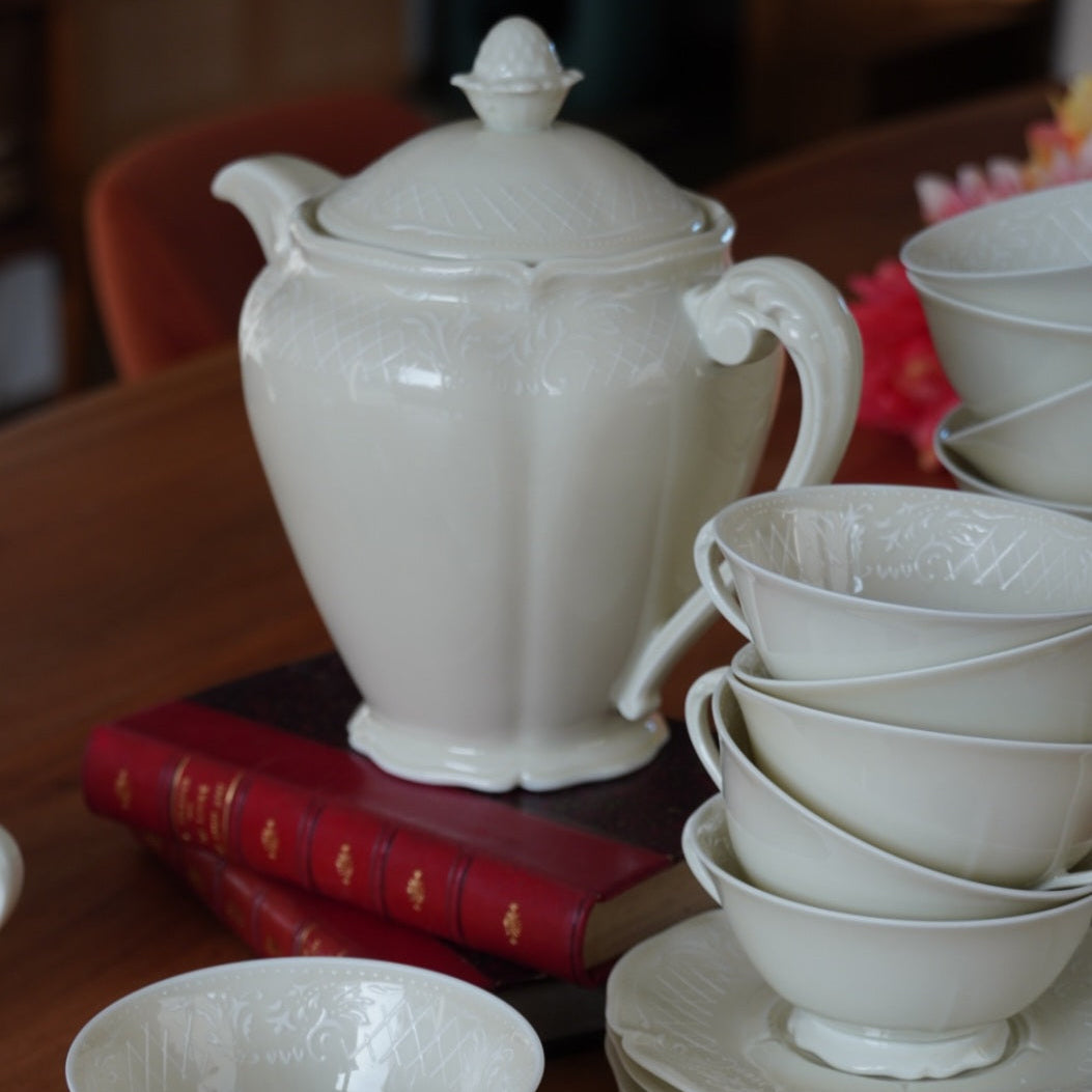 Service à thé ou à café "Josephine" en porcelaine avec motifs blanc de la fabrique Royale de Limoges