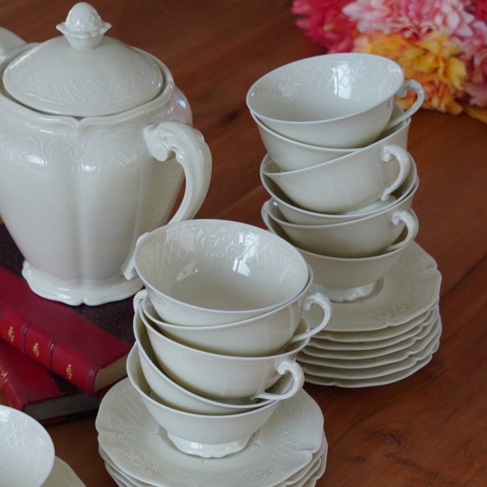 Service à thé ou à café "Josephine" en porcelaine avec motifs blanc de la fabrique Royale de Limoges